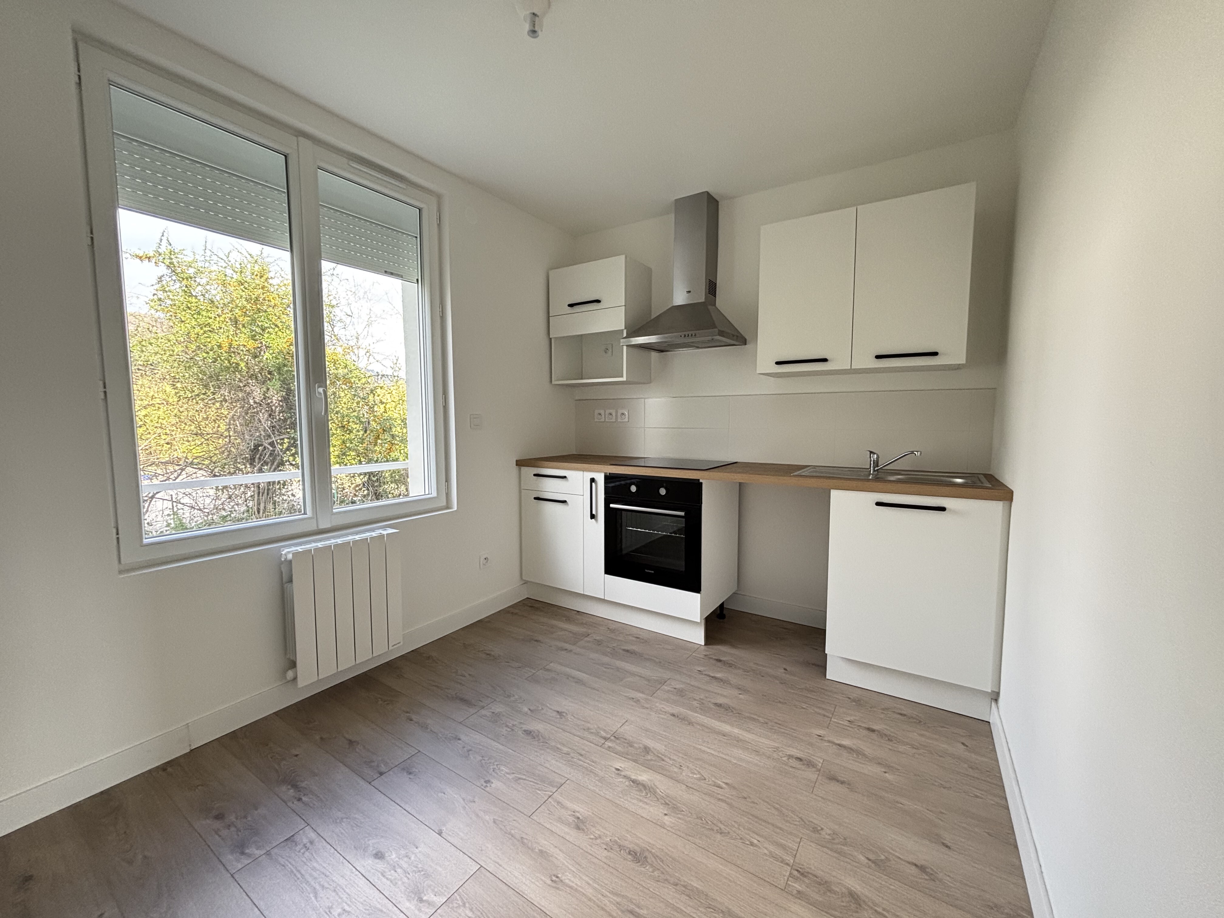 Appartement T4 rénové avec parking - St Vallier